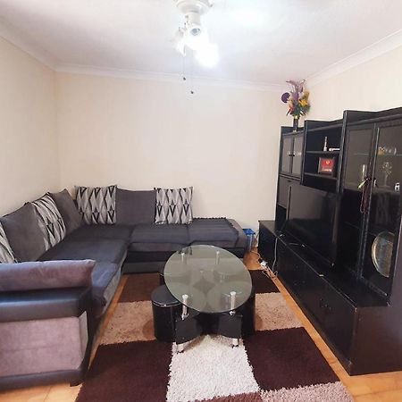 1 Bedroom Apartment Close To Slough Train Station Eksteriør billede