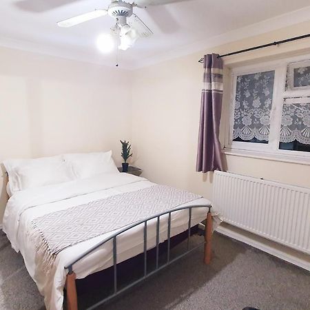 1 Bedroom Apartment Close To Slough Train Station Eksteriør billede