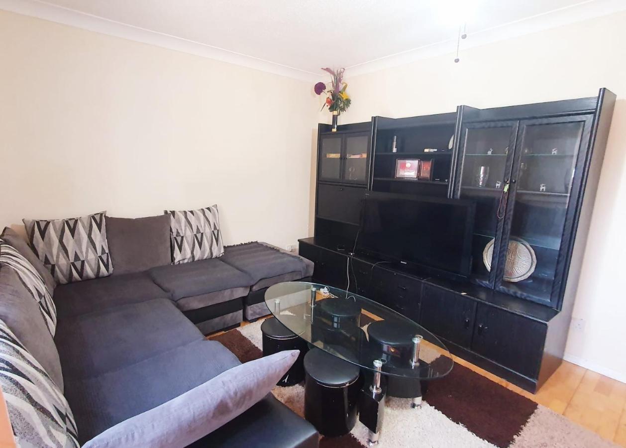 1 Bedroom Apartment Close To Slough Train Station Eksteriør billede
