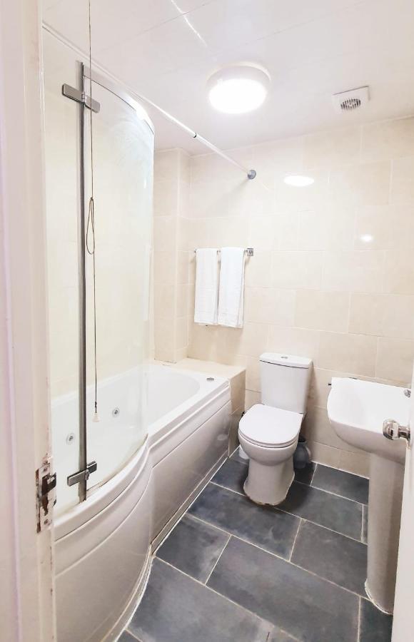 1 Bedroom Apartment Close To Slough Train Station Eksteriør billede
