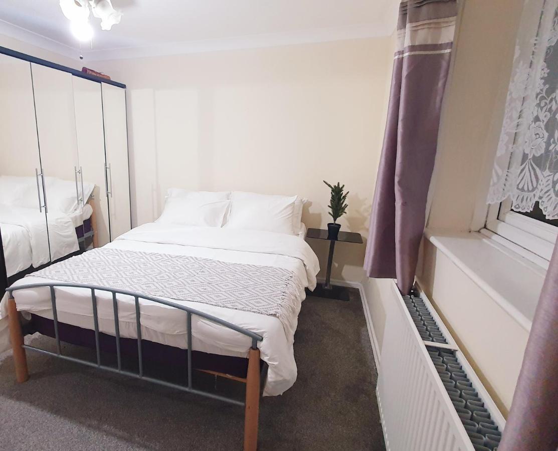 1 Bedroom Apartment Close To Slough Train Station Eksteriør billede