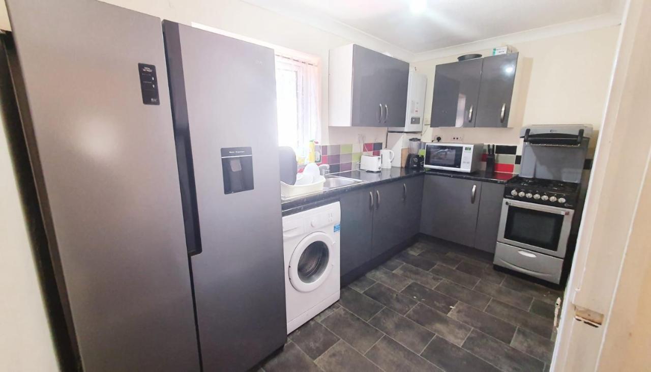 1 Bedroom Apartment Close To Slough Train Station Eksteriør billede
