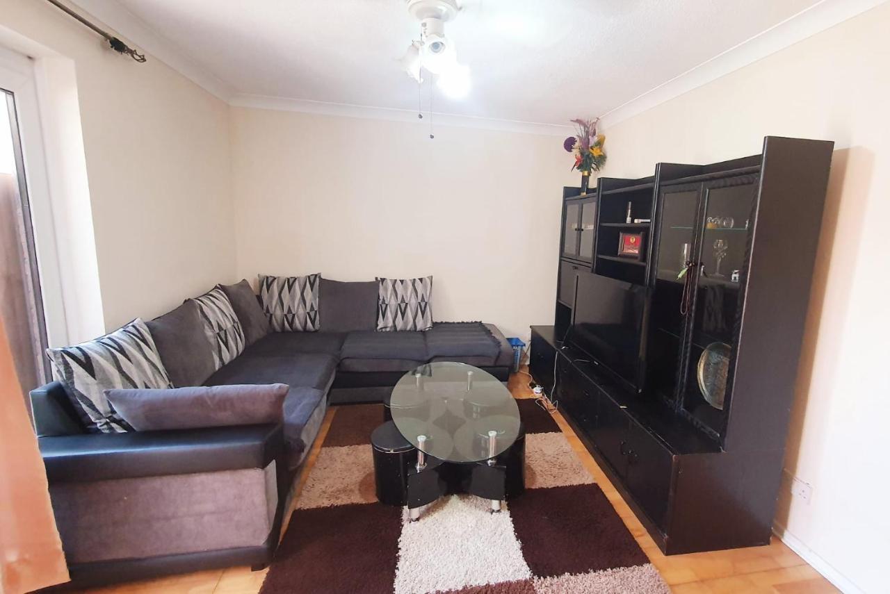 1 Bedroom Apartment Close To Slough Train Station Eksteriør billede