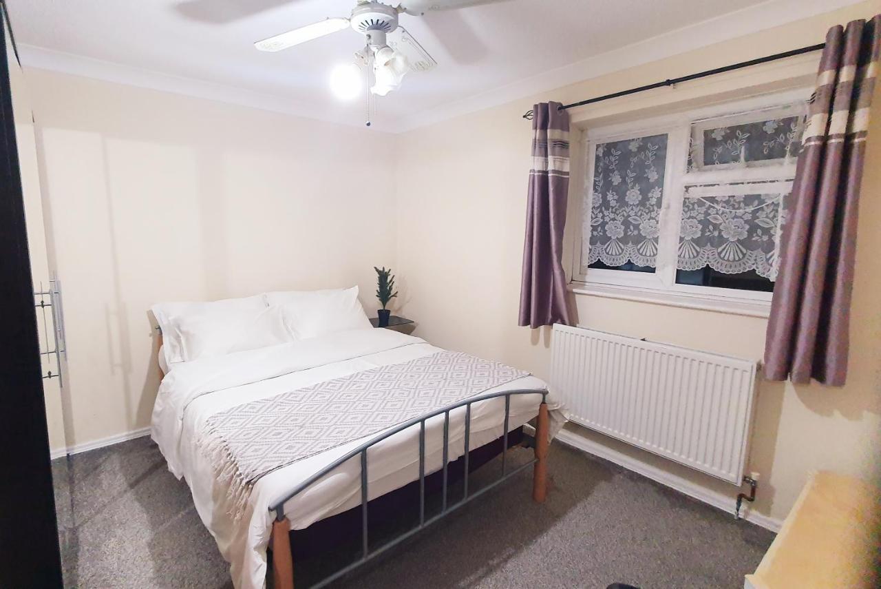 1 Bedroom Apartment Close To Slough Train Station Eksteriør billede