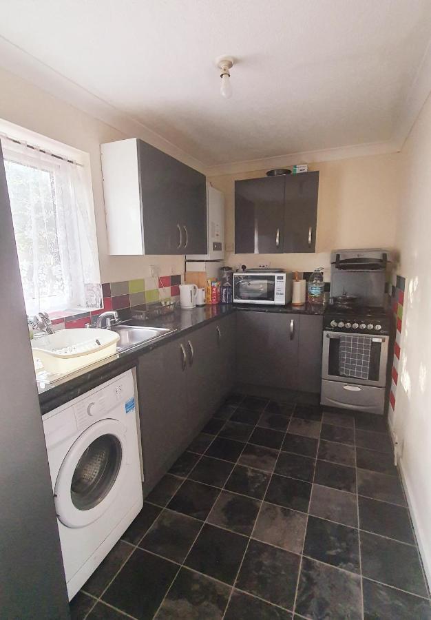 1 Bedroom Apartment Close To Slough Train Station Eksteriør billede