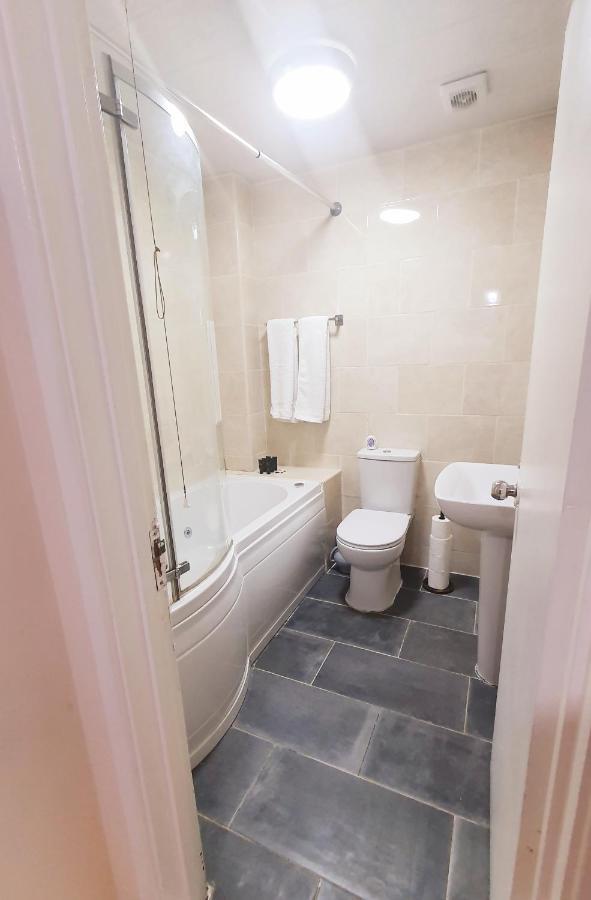 1 Bedroom Apartment Close To Slough Train Station Eksteriør billede