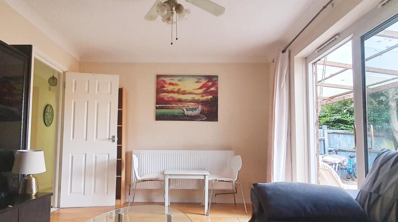 1 Bedroom Apartment Close To Slough Train Station Eksteriør billede