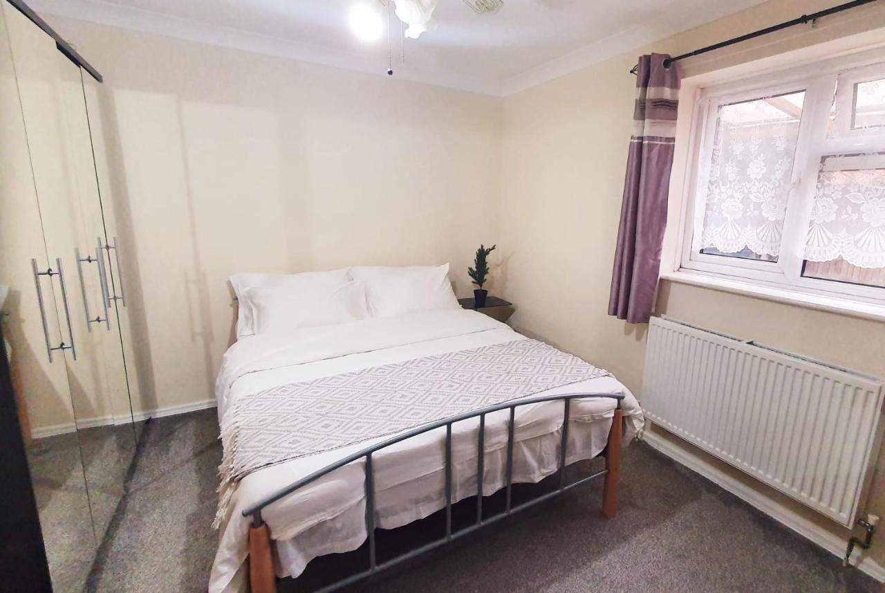 1 Bedroom Apartment Close To Slough Train Station Eksteriør billede